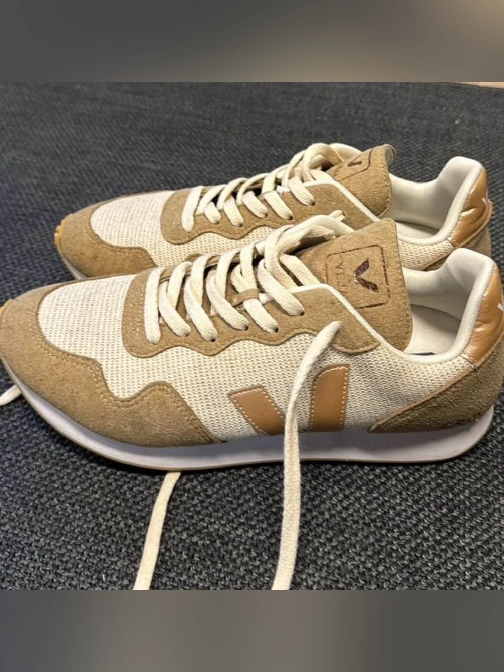 Veja Women’s Sneakers Size 10